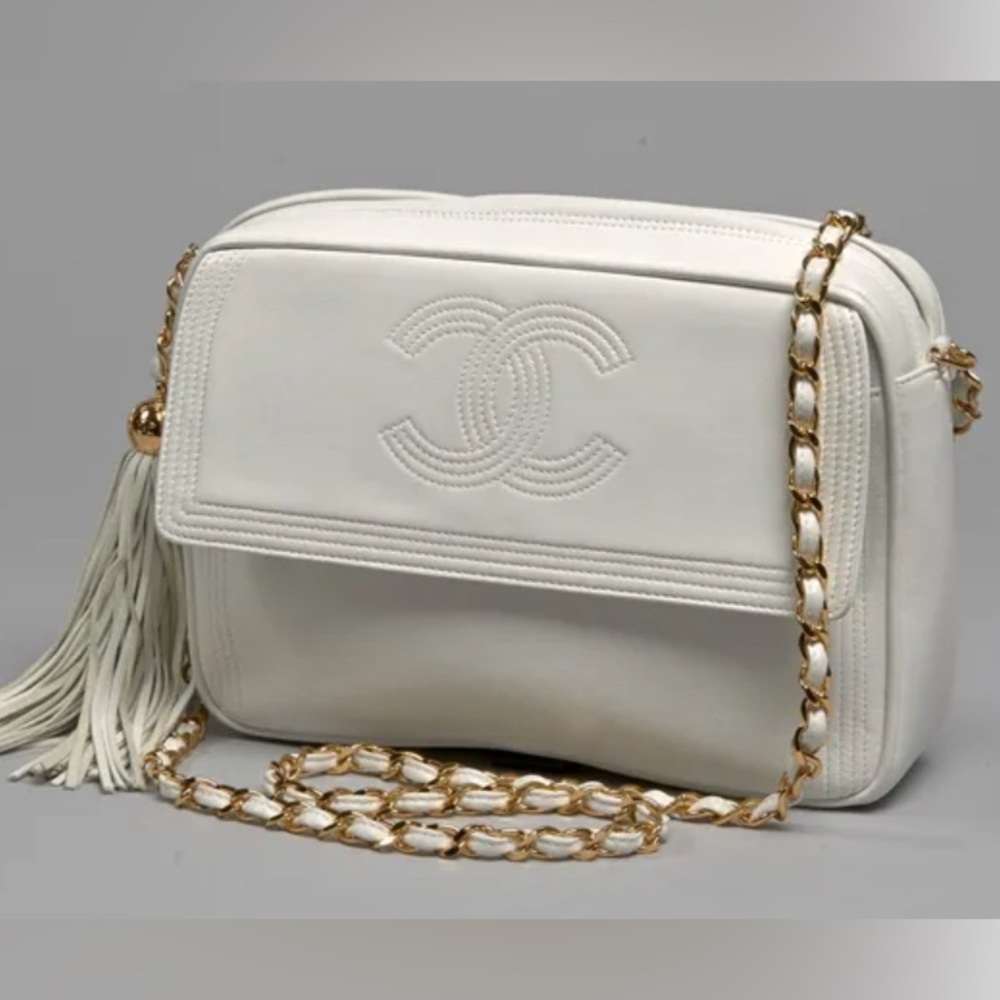Authentic vintage Chanel white crossbody chain bag